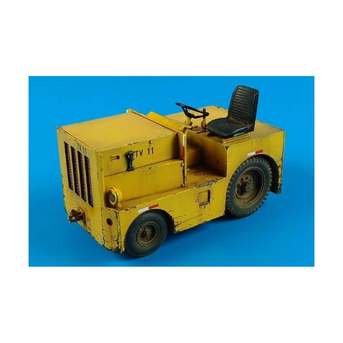 DMC Logan T-40 USAF tow tractor - Aerobonus 320.020