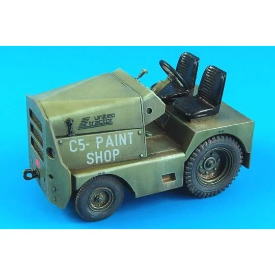 United tractor GC-340/SM340 tow tractor, 1/32 - Aerobonus 320.032