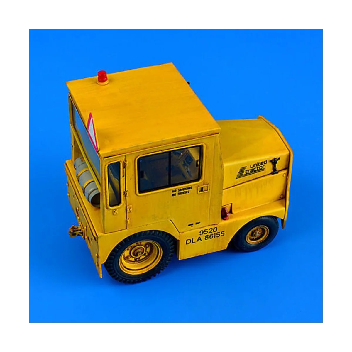 UNITED Tractor GC-340-4 A9 Cab-LPG, 1/32 - Aerobonus 320.050 UNITED Tractor GC-340-4 A9 Cab-LPG, 1/32 - Aerobonus 320.050