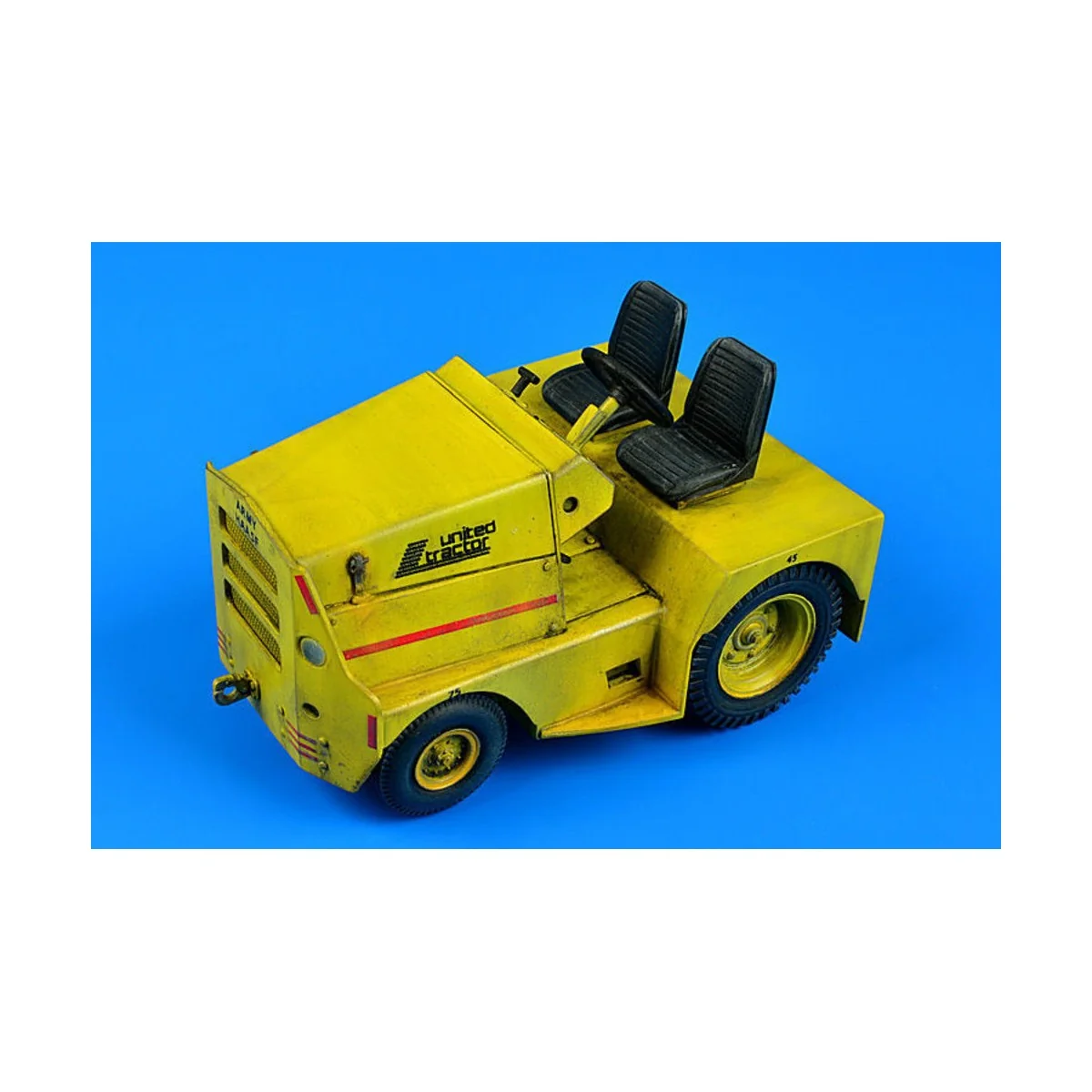 UNITED TRACTOR GC-340/SM340 tow tractor, 1/32 - Aerobonus 320.060 UNITED TRACTOR GC-340/SM340 tow tractor, 1/32 - Aerobonus 320.060