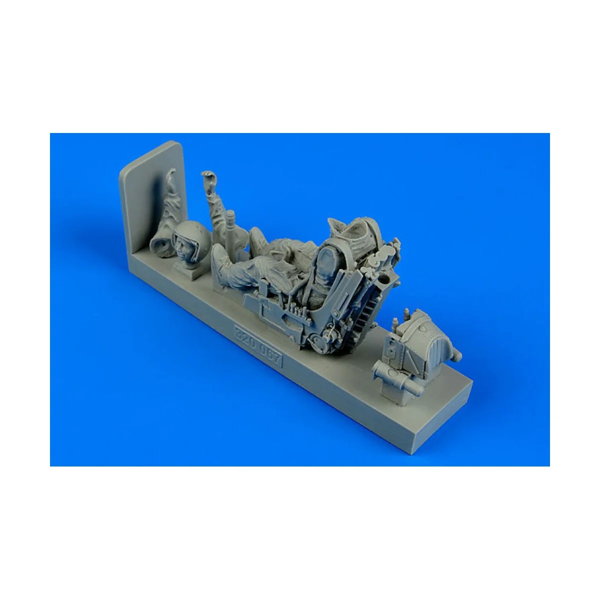 Soviet Fighter Pilot WWII w.ejection sea, 1/32 - Aerobonus 320.067 Soviet Fighter Pilot WWII w.ejection sea, 1/32 - Aerobonus 320.067