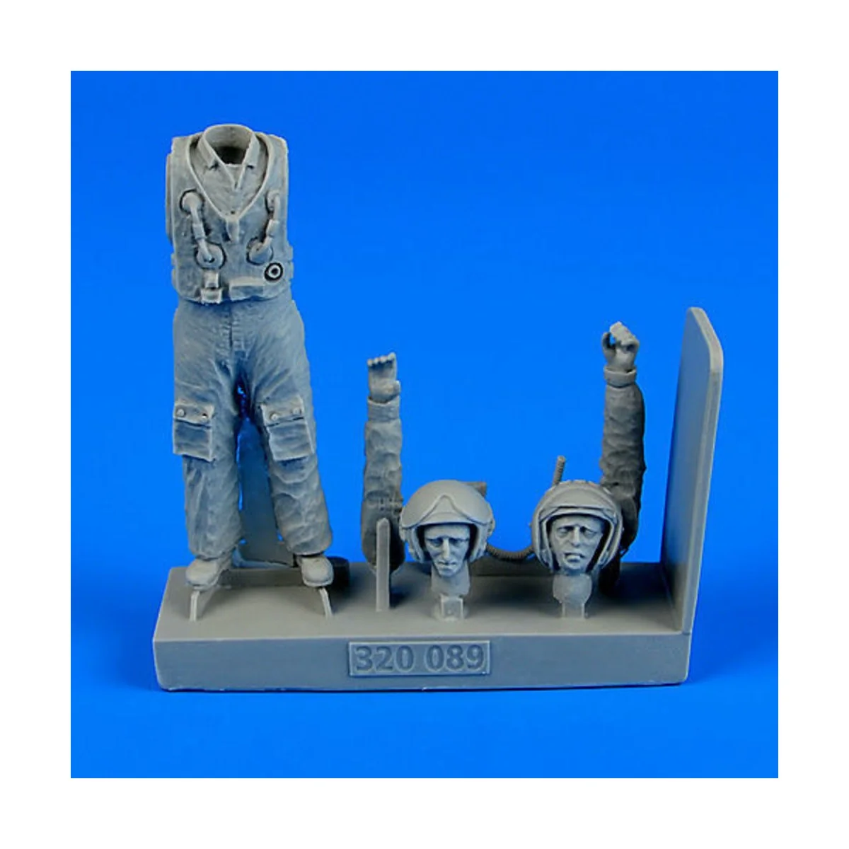 Soviet Pilot with life jacket-the Cold War period, 1/32 - Aerobonus...