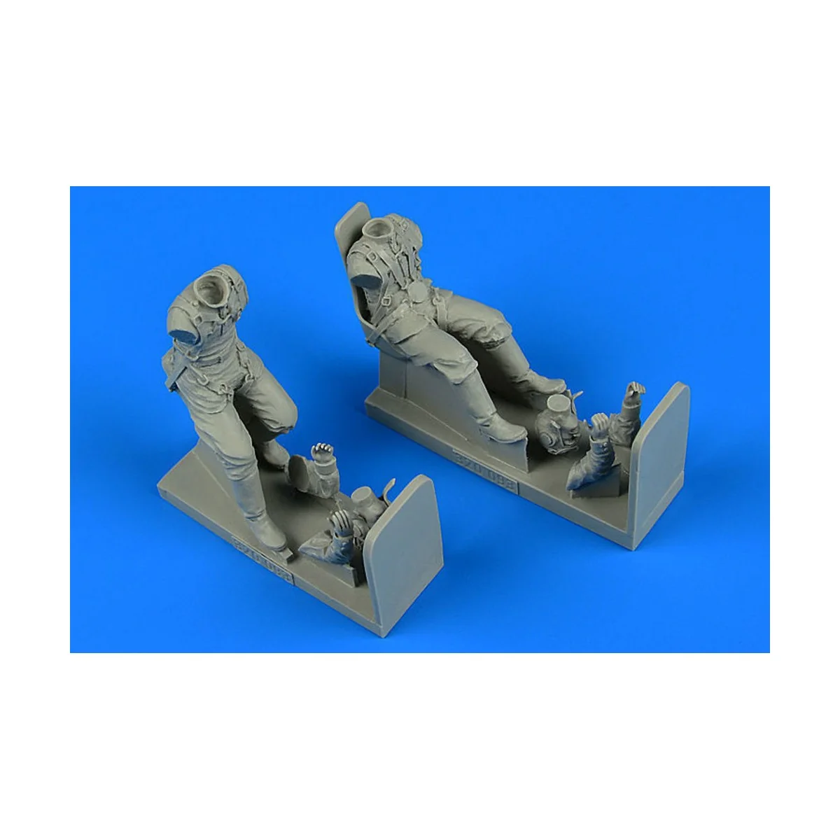 Soviet WWII Pilot a.Gunner for II-2m3 Sturmovik wit seat, 1/32 - Ae...