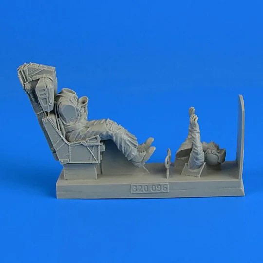 US Navy Fighter Pilot with ejection seat, 1/32 - Aerobonus 320.096