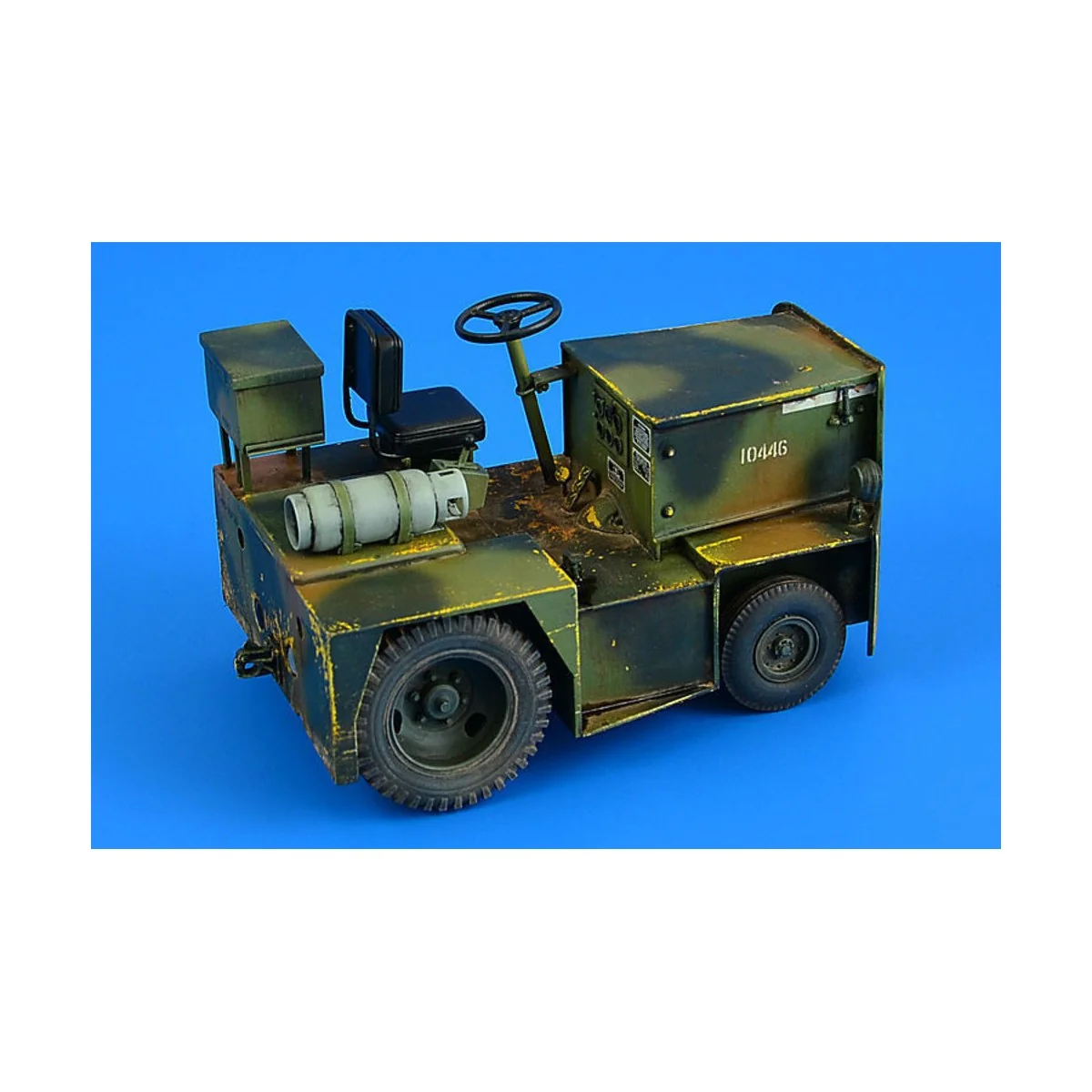 United Tractor G40C TOW Tractor (LPG), 1/32 - Aerobonus 320.108 United Tractor G40C TOW Tractor (LPG), 1/32 - Aerobonus 320.108