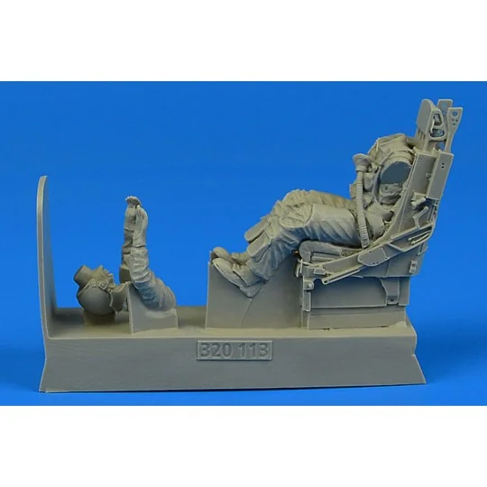 USAF Pilot for F-105 with ejection seat, 1/32 - Aerobonus 320.113