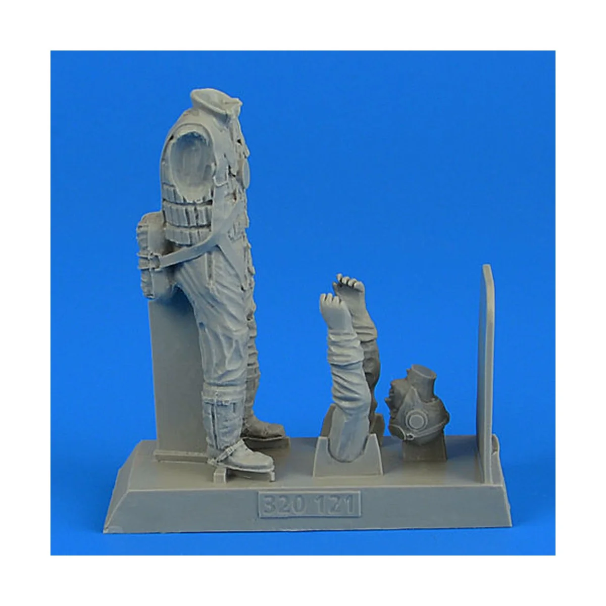 German Luftwaffe Pilot WWII with life jacket, 1/32 - Aerobonus 320.121