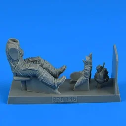 German Luftwaffe WWII Pilot with parachute for Bf 109K for Hasegawa...