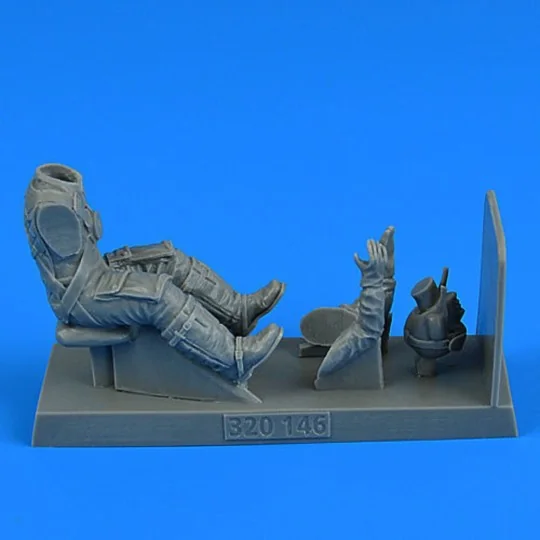 German Luftwaffe WWII Pilot with parachute for Bf 109K for Hasegawa...