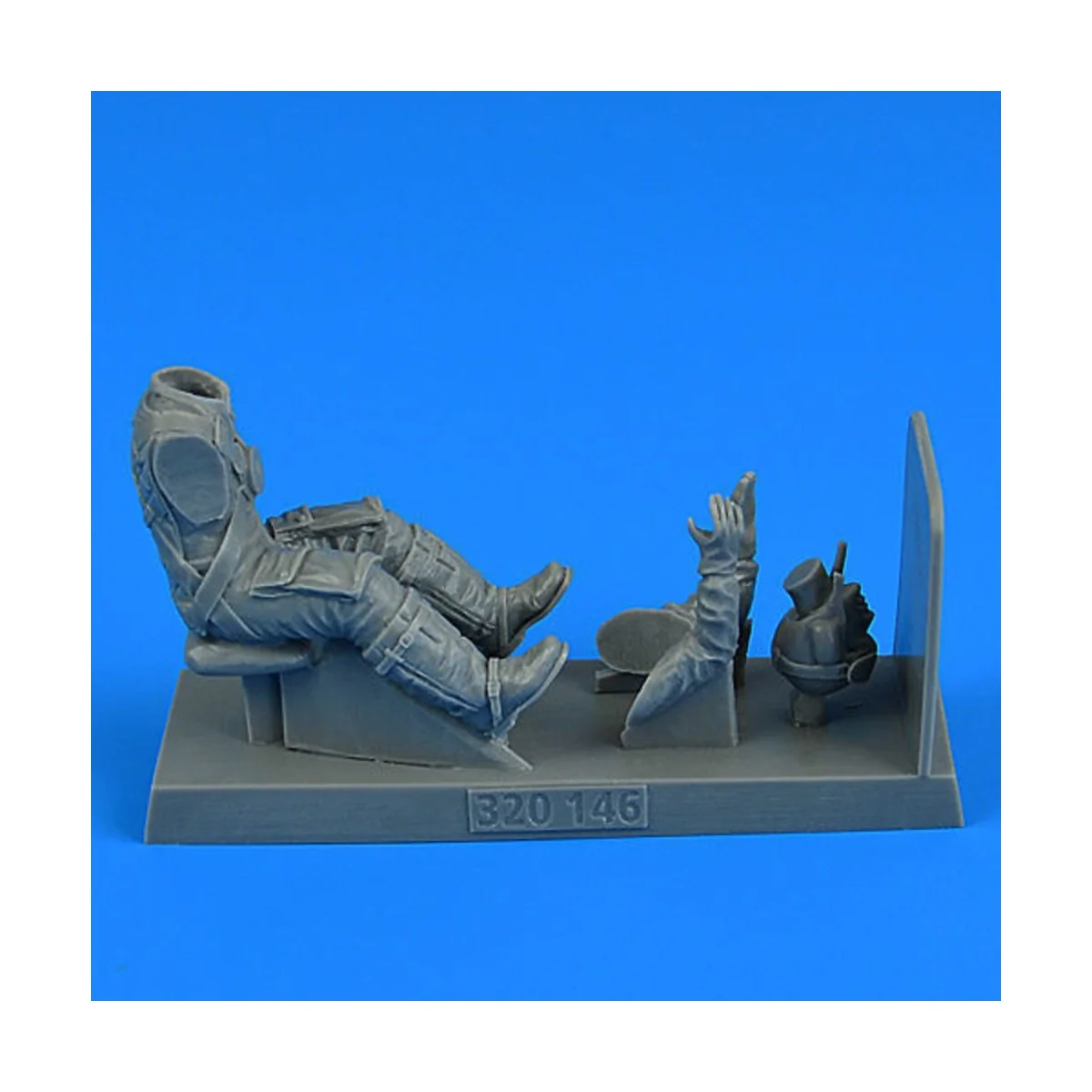 German Luftwaffe WWII Pilot with parachute for Bf 109K for Hasegawa...