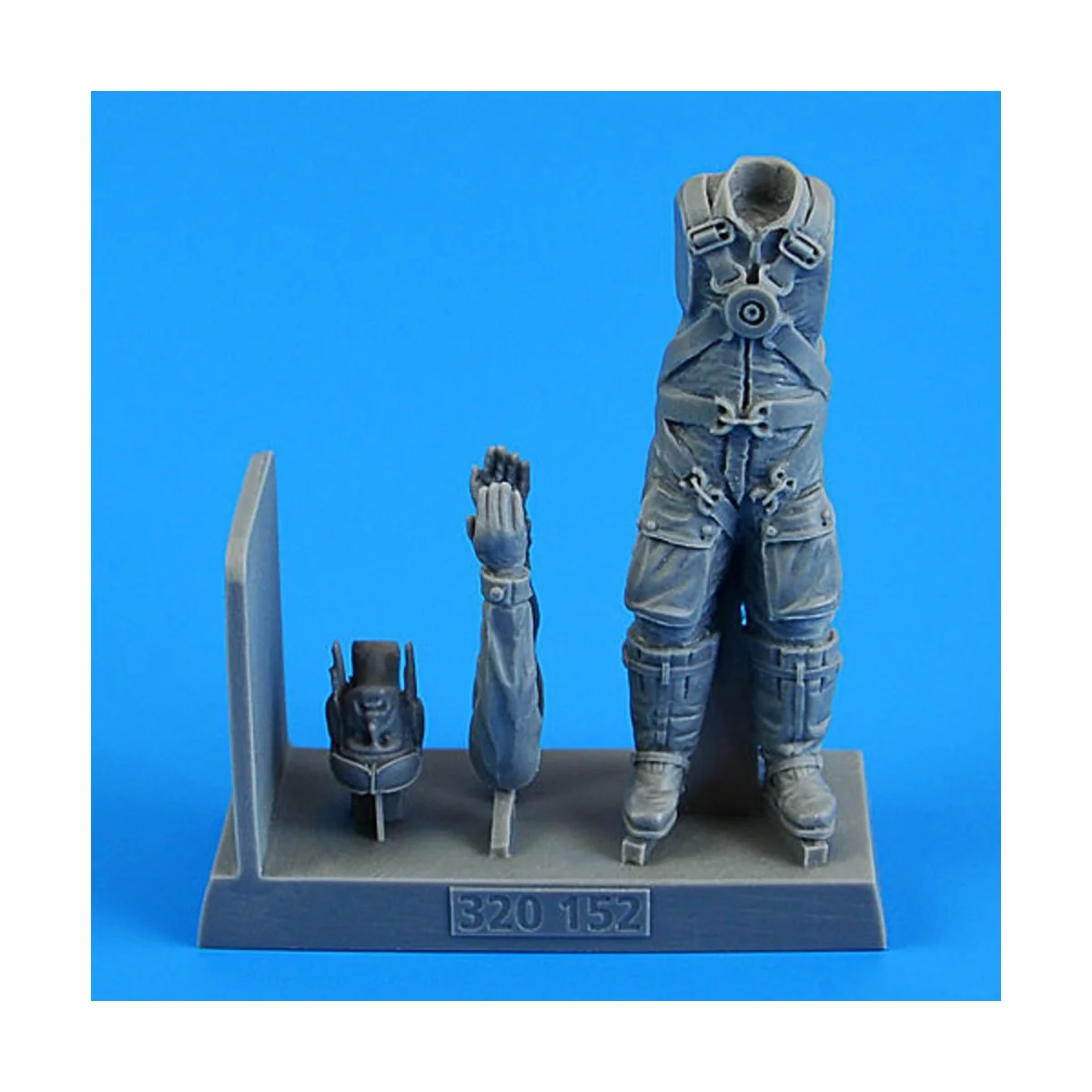 Luftwaffe WWII Pilot with a parachute, 1/32 - Aerobonus 320.152