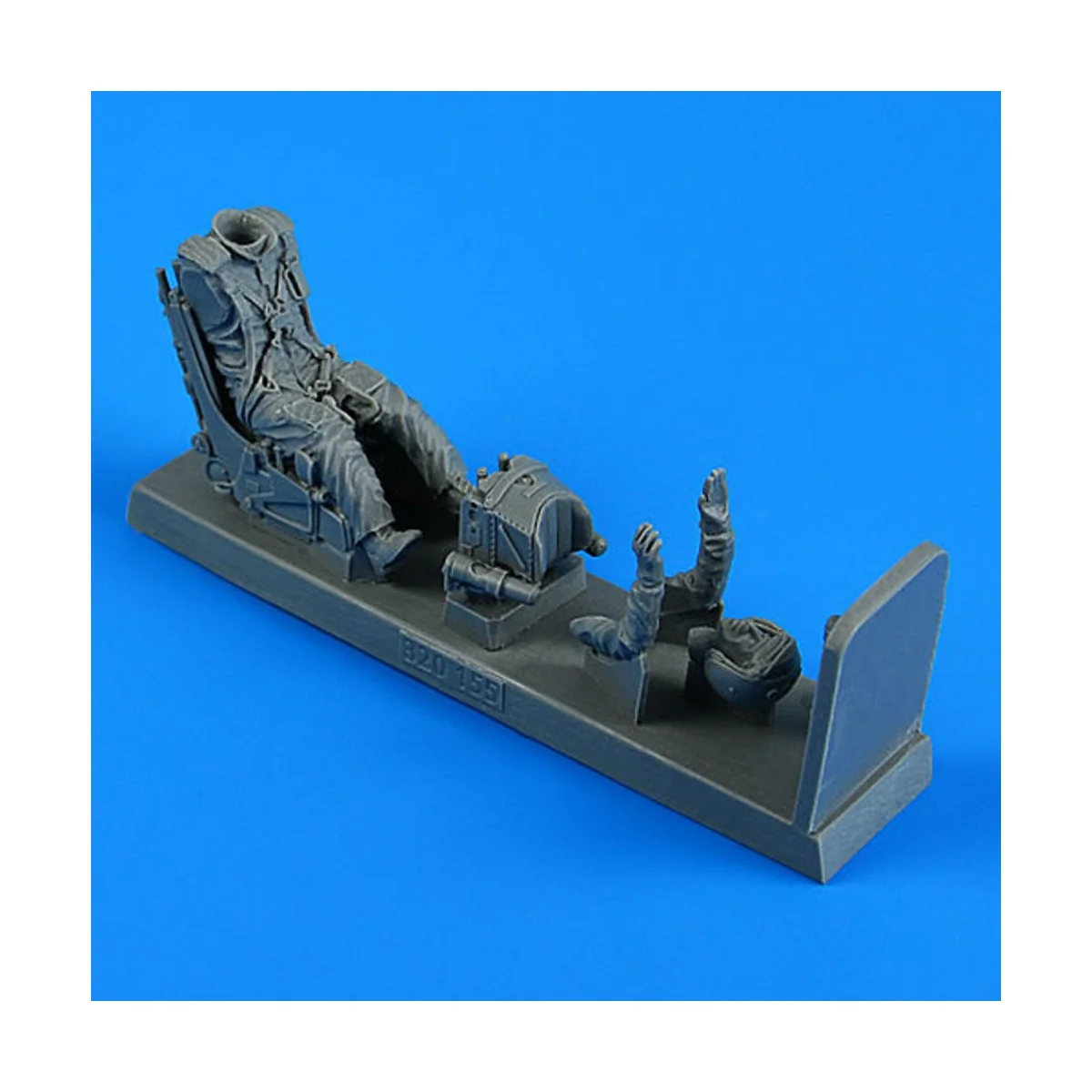 Soviet Pilot with ej. seat for Su-25 for TRUMPETER, 1/32 - Aerobonu...