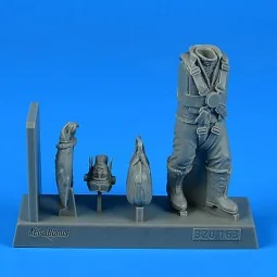 RAF WWII Bomber Pilot with bag, 1/32 - Aerobonus 320.163