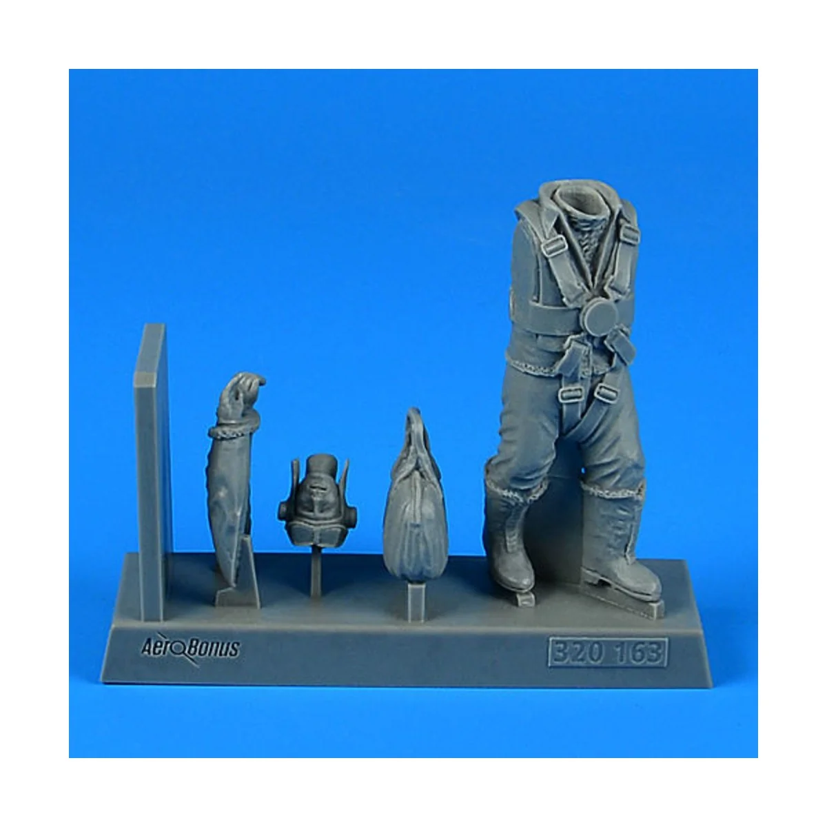 RAF WWII Bomber Pilot with bag, 1/32 - Aerobonus 320.163 RAF WWII Bomber Pilot with bag, 1/32 - Aerobonus 320.163