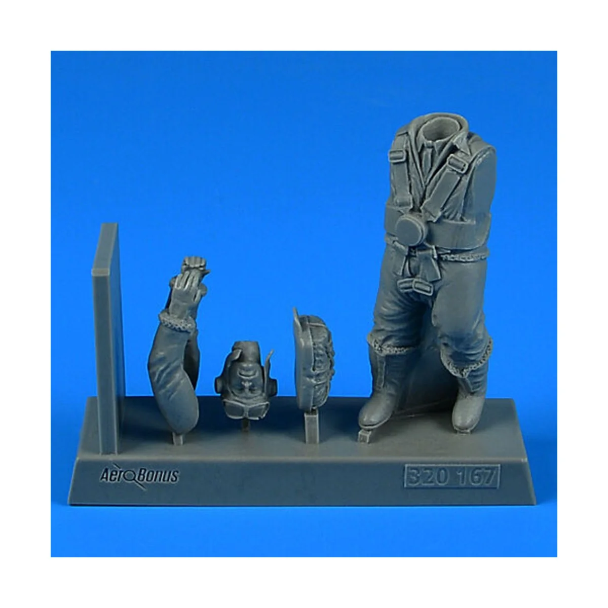 RAF WWII Bomber Pilot with parachute, 1/32 - Aerobonus 320.167