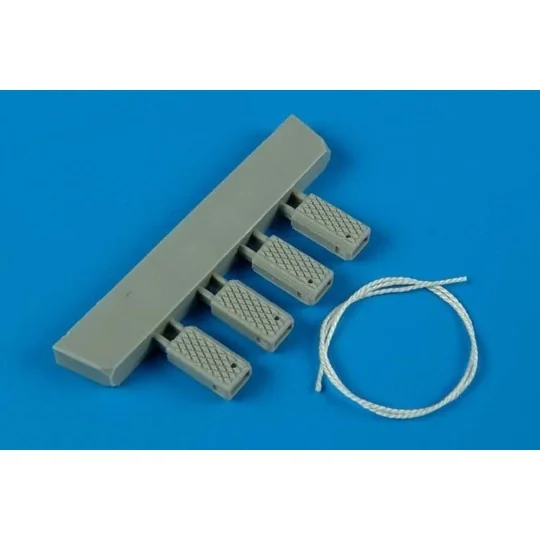 Universal Navy Wheel Chock w. Nylon Rope - Wheelliant 148.006