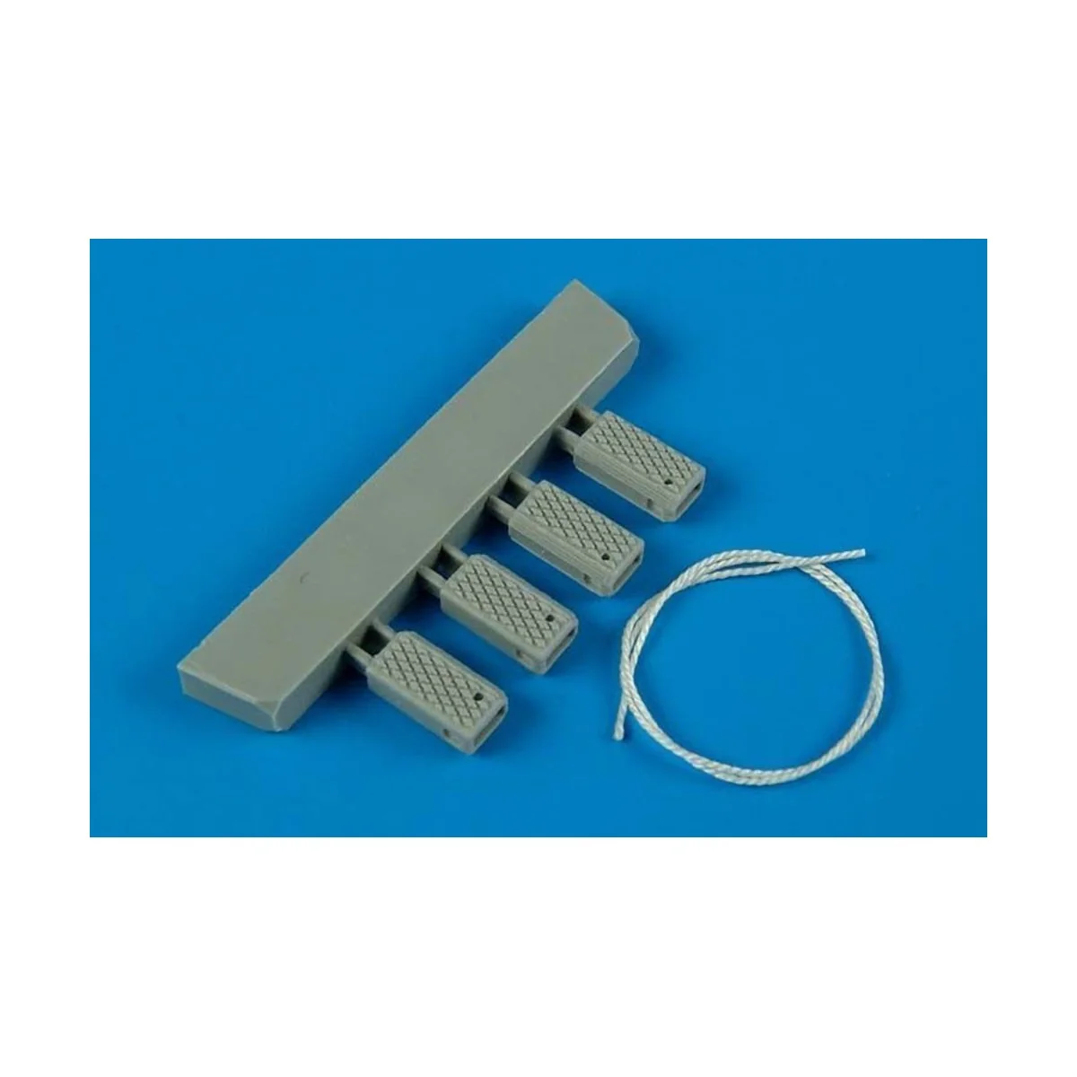 Universal Navy Wheel Chock w. Nylon Rope - Wheelliant 148.006