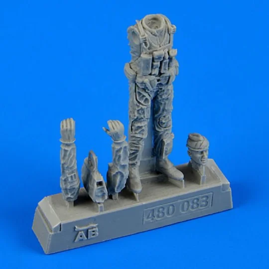 US navy pilot w.bag Vietnam War 1965-73, 1/48 - Aerobonus 480.083