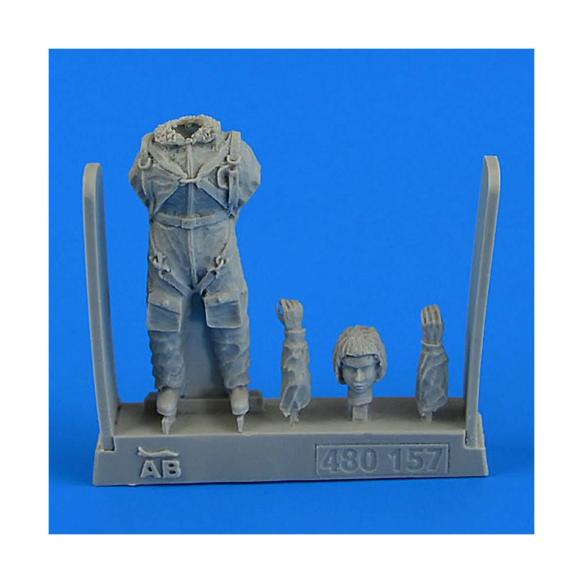 Soviet Woman Pilot WWII with parachute, 1/48 - Aerobonus 480.157