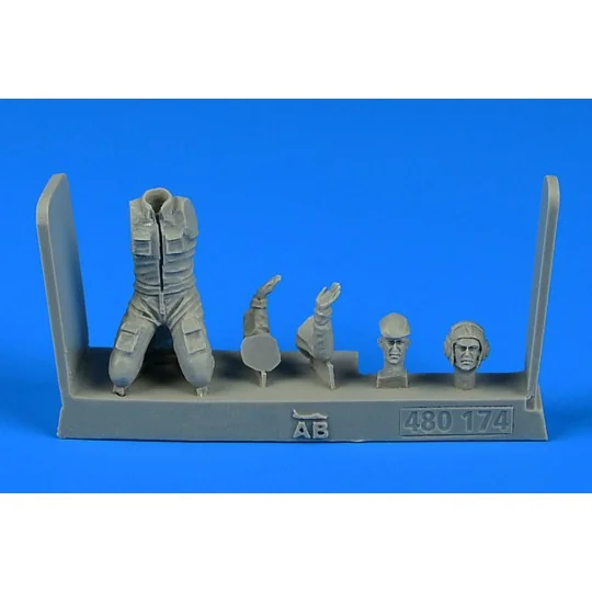 Soviet Aircraft Mechanic-the period of, 1/48 - Aerobonus 480.174 Soviet Aircraft Mechanic-the period of, 1/48 - Aerobonus 480.174