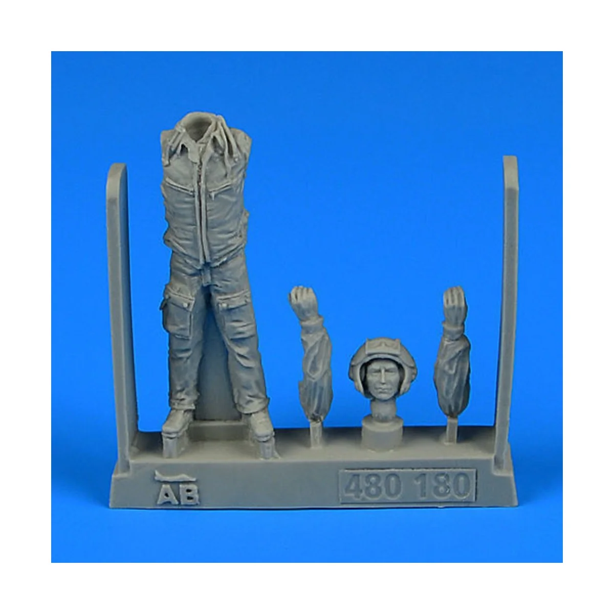 Modern Soviet Fighter Pilot with HUD, 1/48 - Aerobonus 480.180