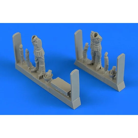 WWII German Soldiers with ammunition box, 1/48 - Aerobonus 480.201