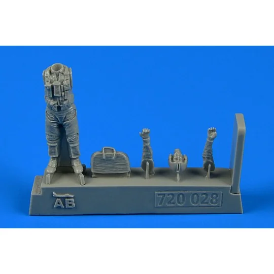 US NAVY Pilot with bag-Vietna, War 1965- - 1973 - Aerobonus 720028