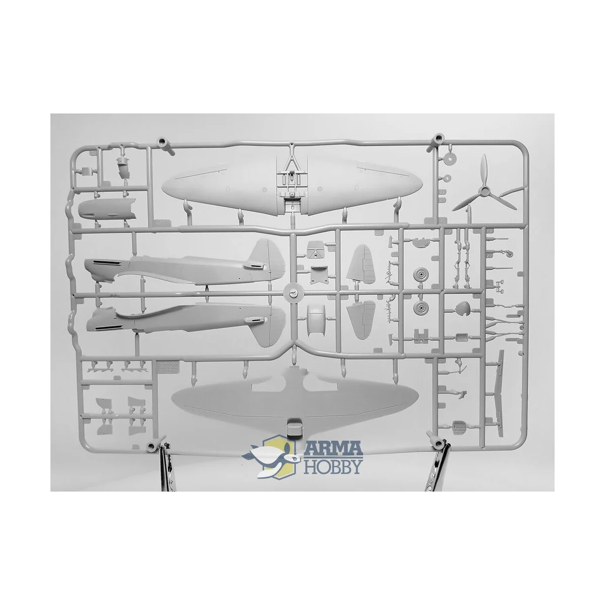 Jak-1b, 1/72 - Arma Hobby 70088