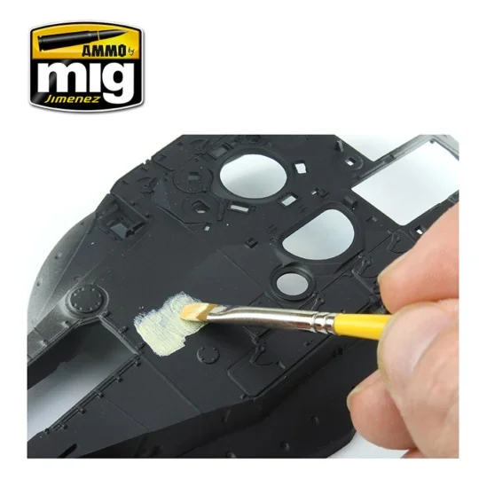 Anti-Slip Paste - Sand Color (for 1/35 scale) - AMMO by MIG Jimenez...