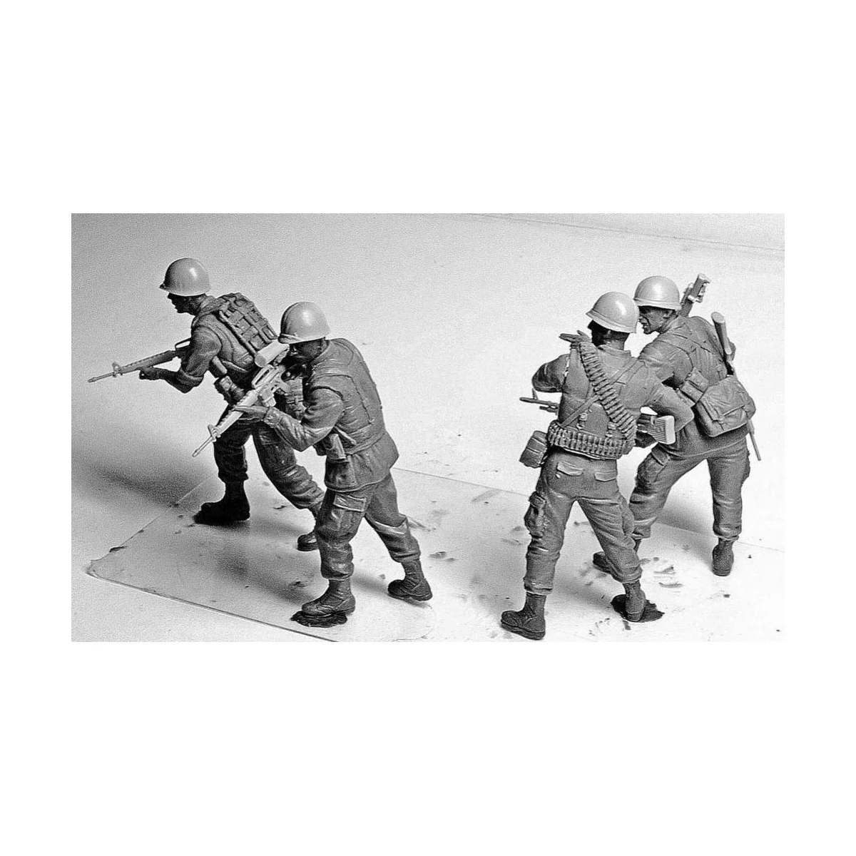 Jungle patrol, Vietnam War series, 1/35 - Master Box Ltd. 3595 Jungle patrol, Vietnam War series, 1/35 - Master Box Ltd. 3595