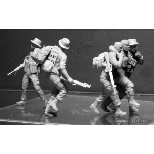 “Head for the “Huey”, Vietnam War series”, 1/35 - Master Box Ltd. 3... “Head for the “Huey”, Vietnam War series”, 1/35 - Master Box Ltd. 3...