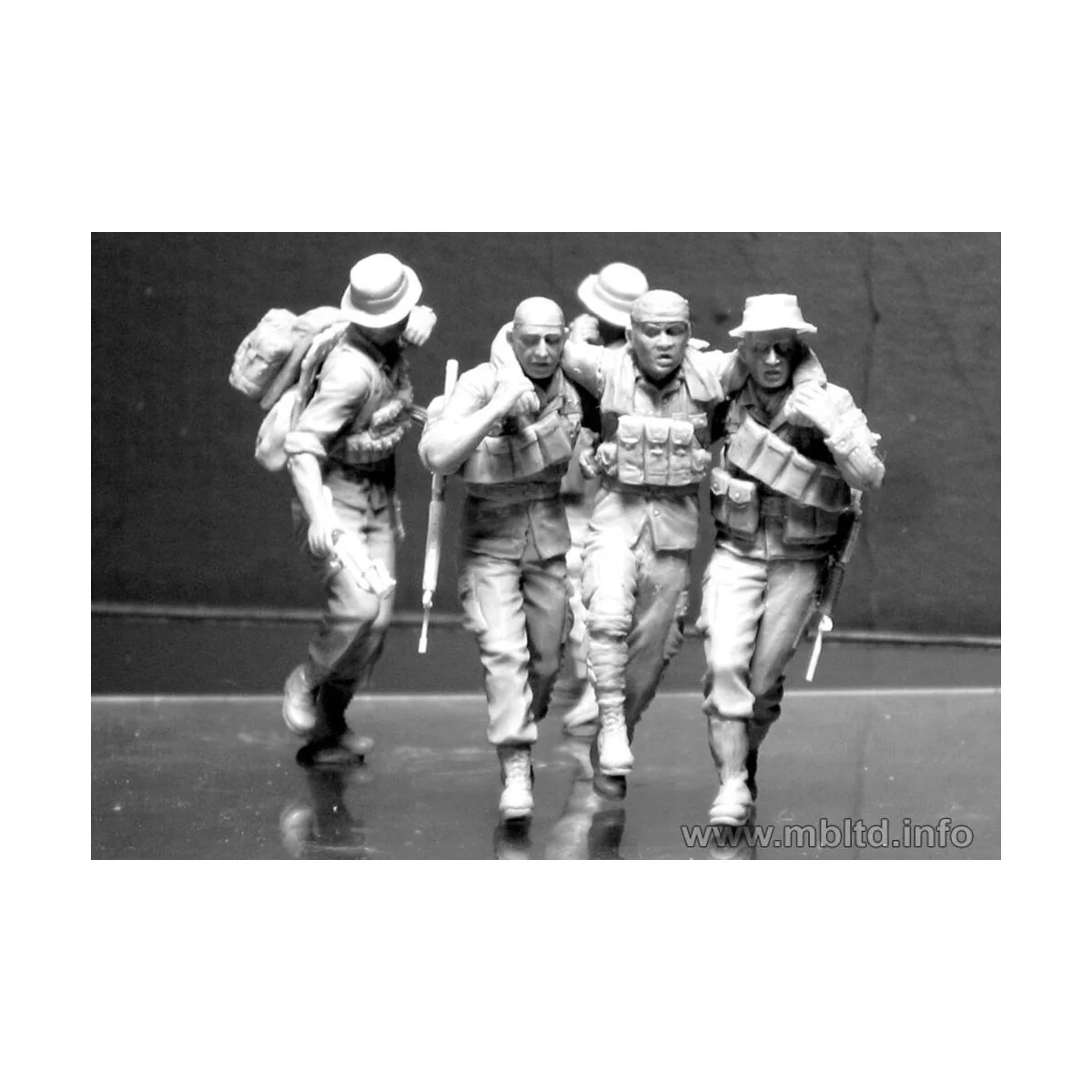 “Head for the “Huey”, Vietnam War series” - Master Box Ltd. 35107