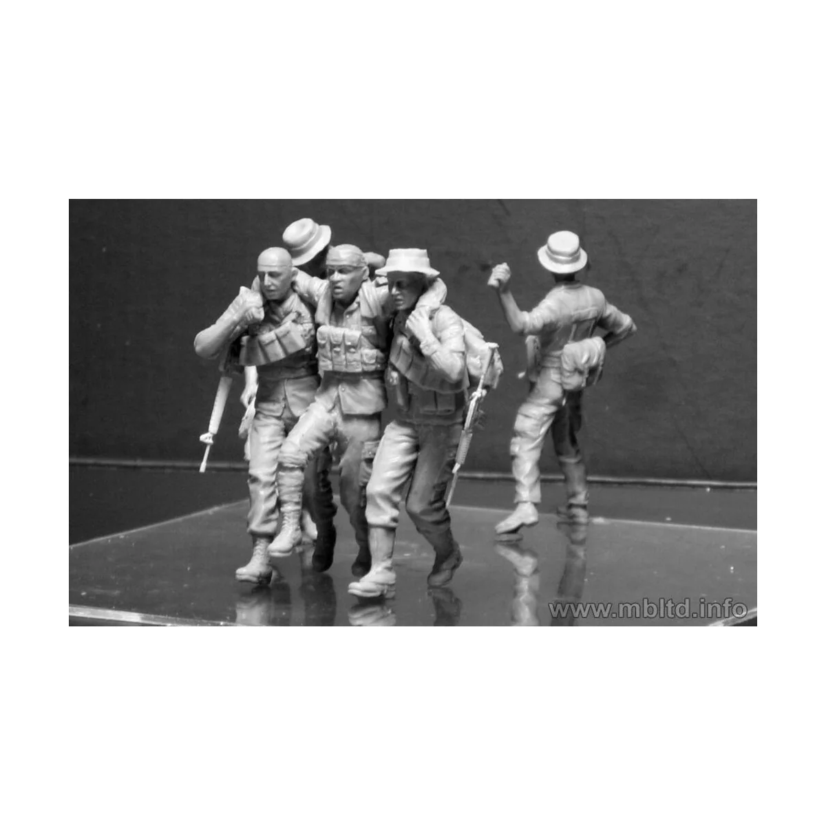 “Head for the “Huey”, Vietnam War series”, 1/35 - Master Box Ltd. 3... “Head for the “Huey”, Vietnam War series”, 1/35 - Master Box Ltd. 3...