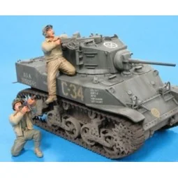 U.S. M5A1 Tank Crew & Sandbags- 2 Fig., 1/35 - Hobby Fan HF582
