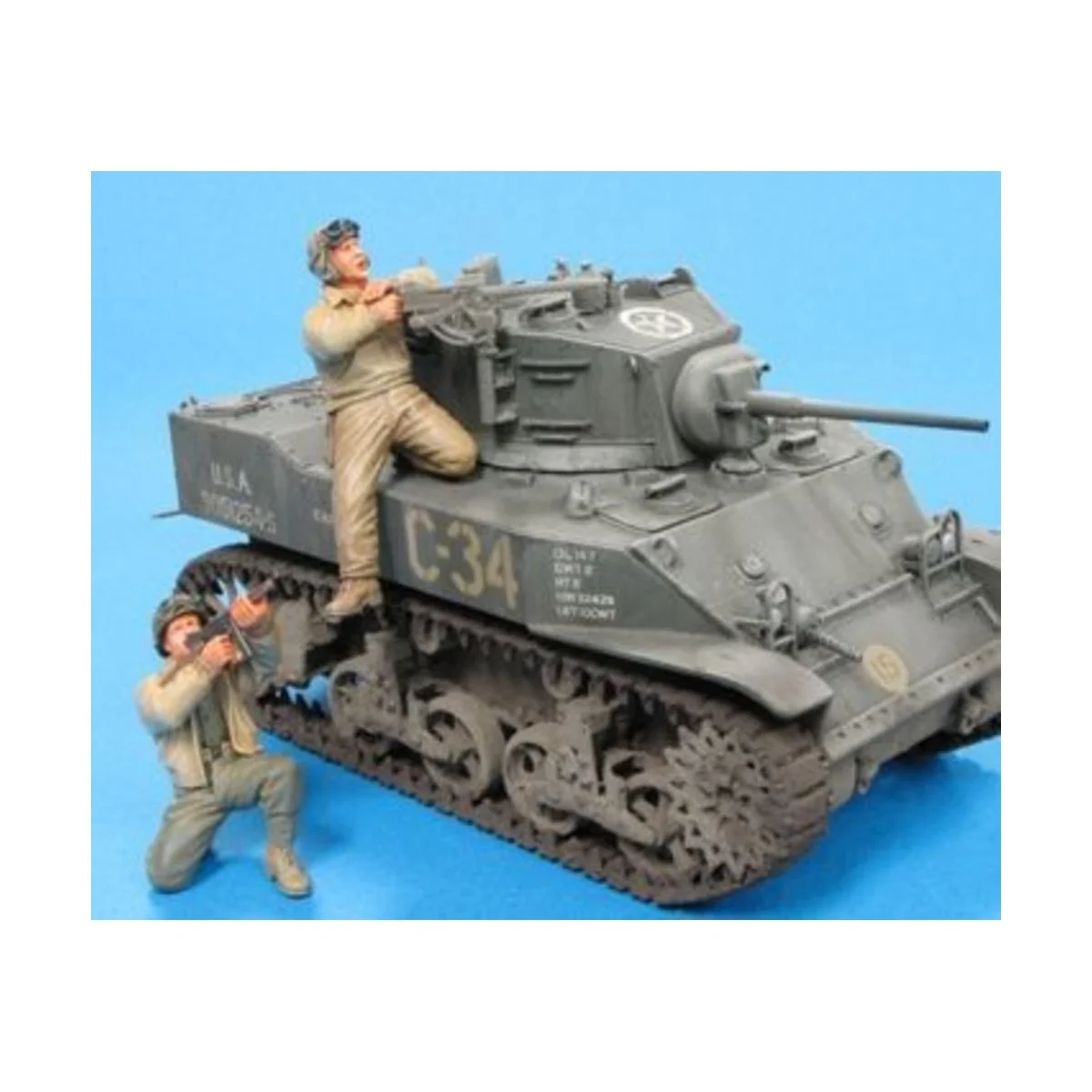 U.S. M5A1 Tank Crew & Sandbags- 2 Fig. - Hobby Fan HF582