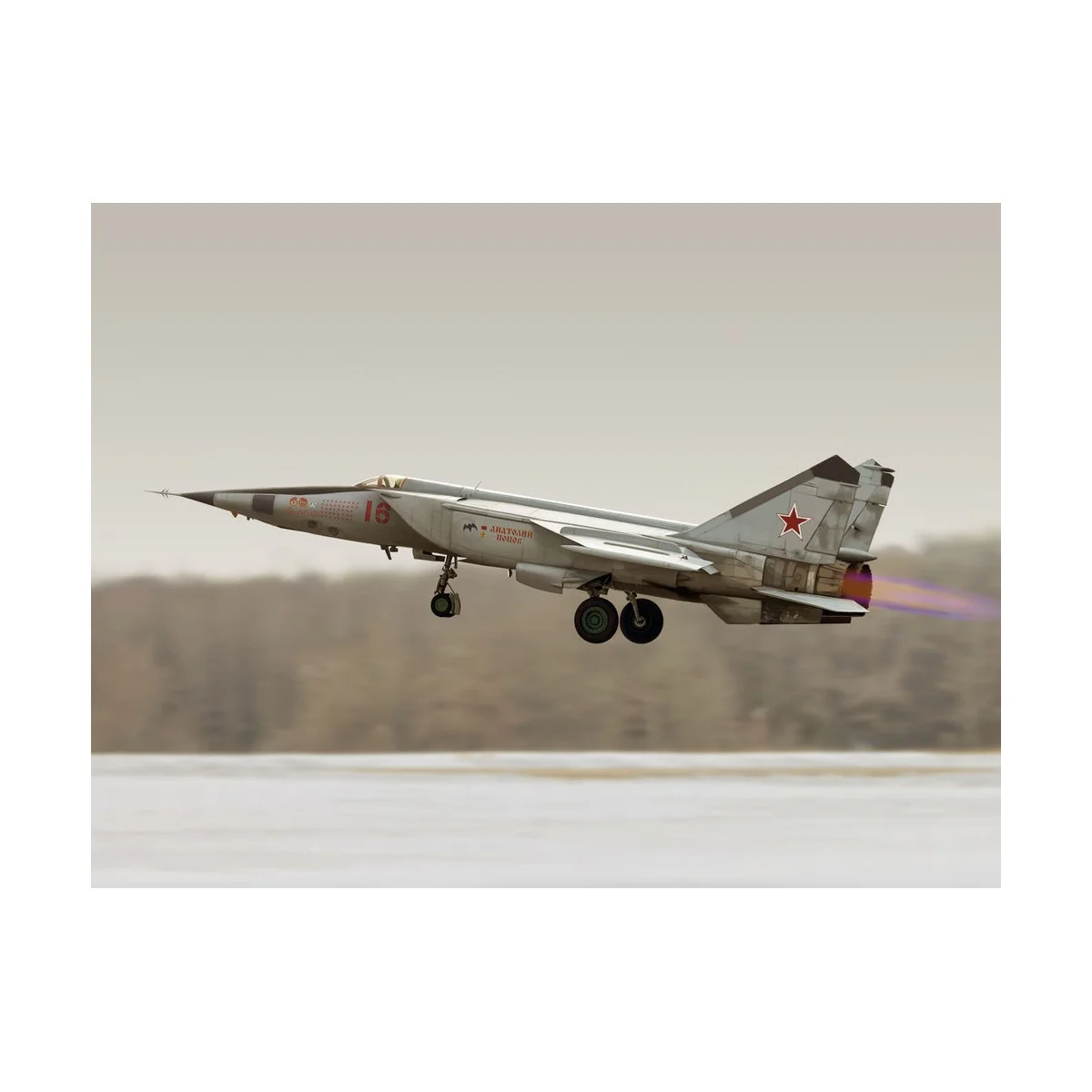 MiG-25 RBT, Soviet Reconnaissance Plane (100% new molds), 1/72 - IC... MiG-25 RBT, Soviet Reconnaissance Plane (100% new molds), 1/72 - IC...