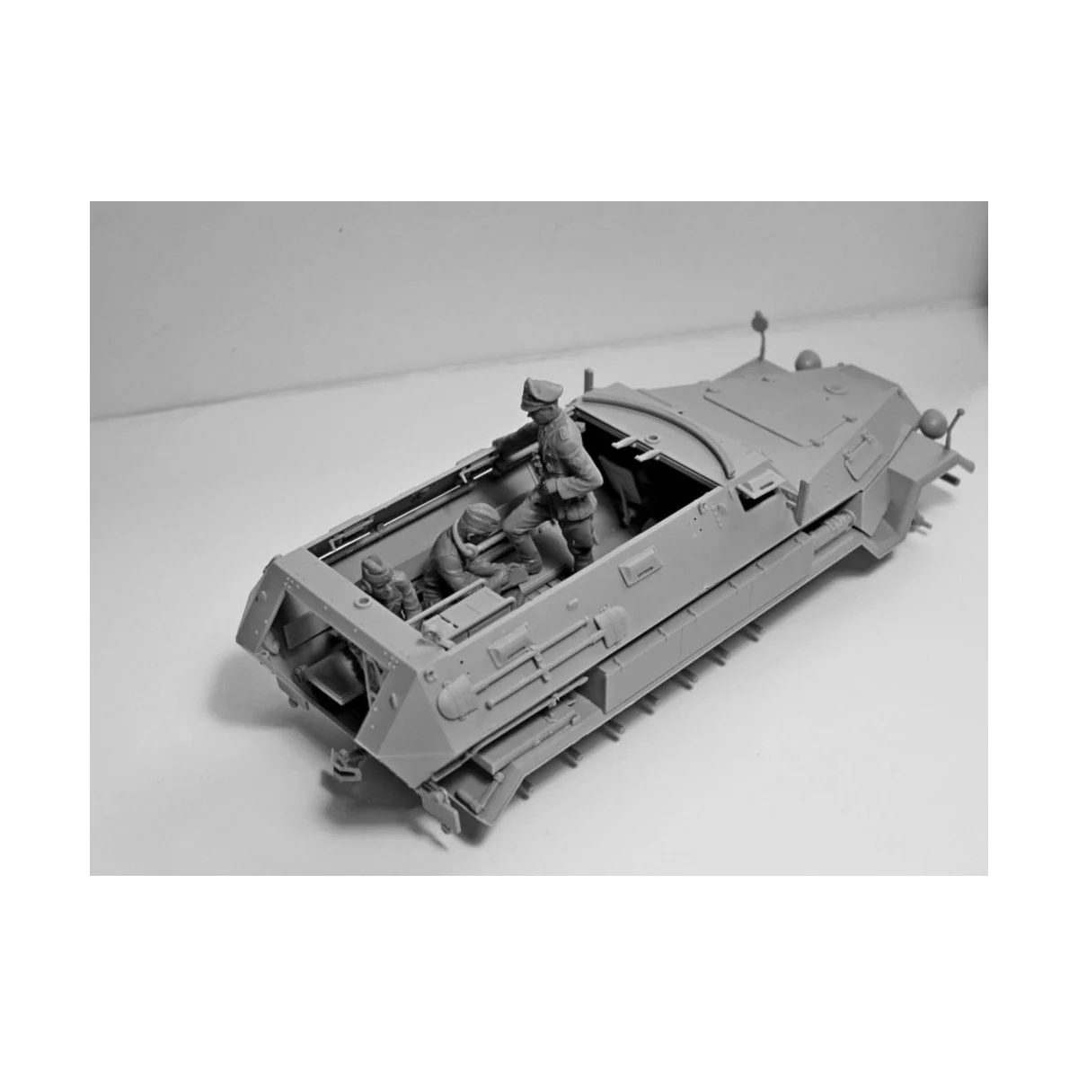 Sd.Kfz.251/6 Ausf.A with Crew, Limited, 1/35 - ICM 35104