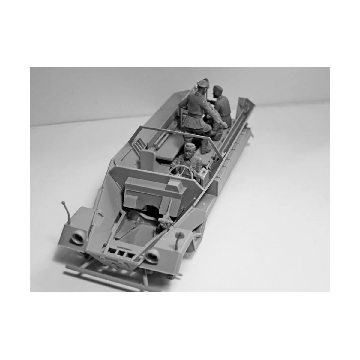 Sd.Kfz.251/6 Ausf.A with Crew, Limited, 1/35 - ICM 35104