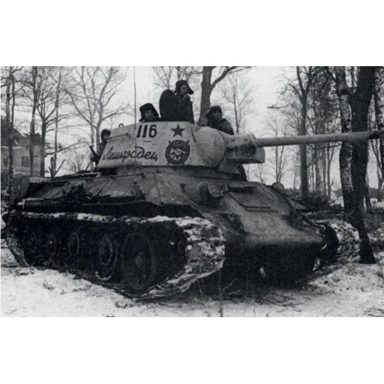 T-34-76 with Soviet Tank Riders - ICM 35368