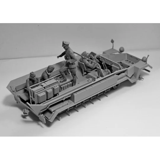German Command Vehicle Crew (1939-1942) (4 figures), 1/35 - ICM 35644