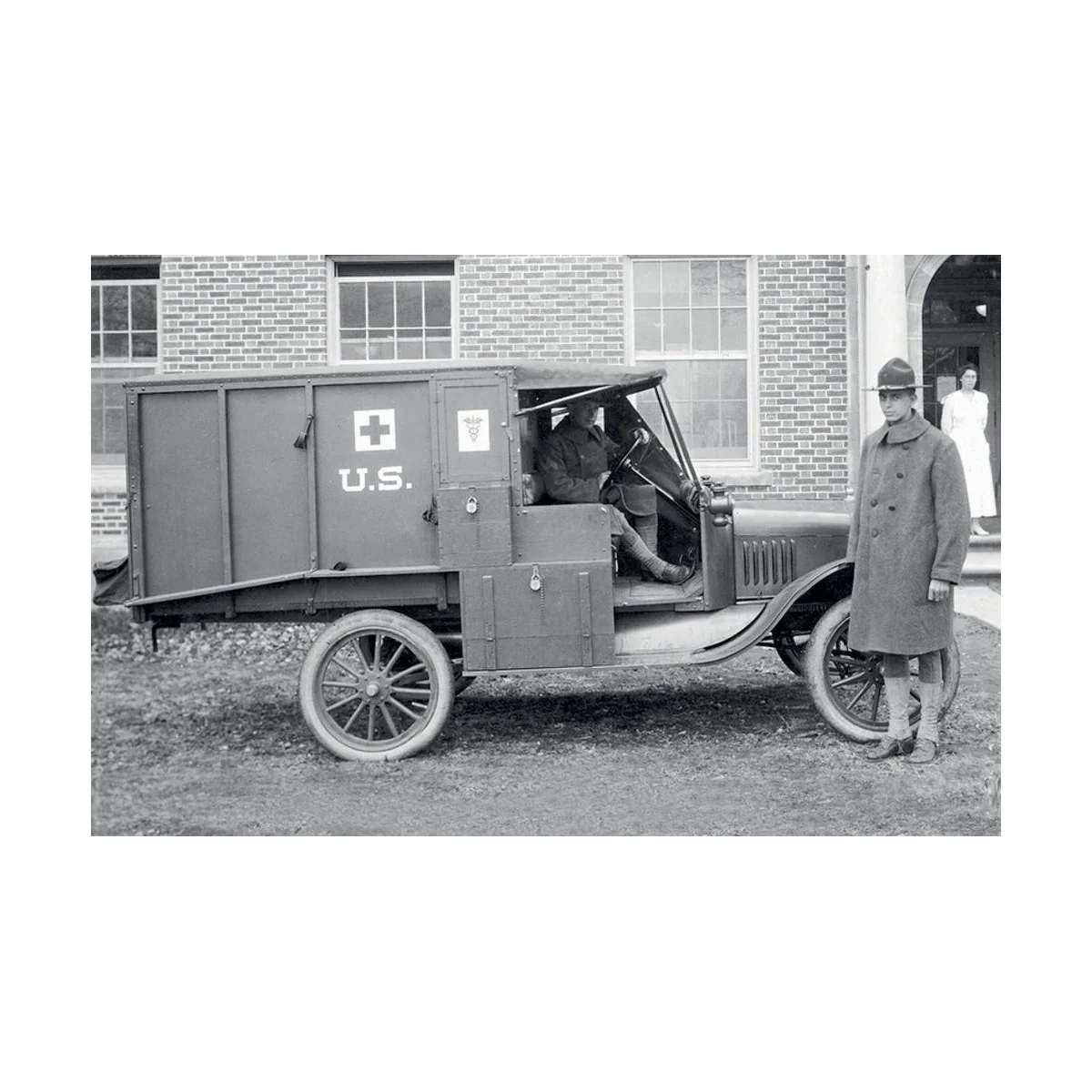 Model T 1917 Ambulance with US Medical Personnel, 1/35 - ICM 35662 Model T 1917 Ambulance with US Medical Personnel, 1/35 - ICM 35662