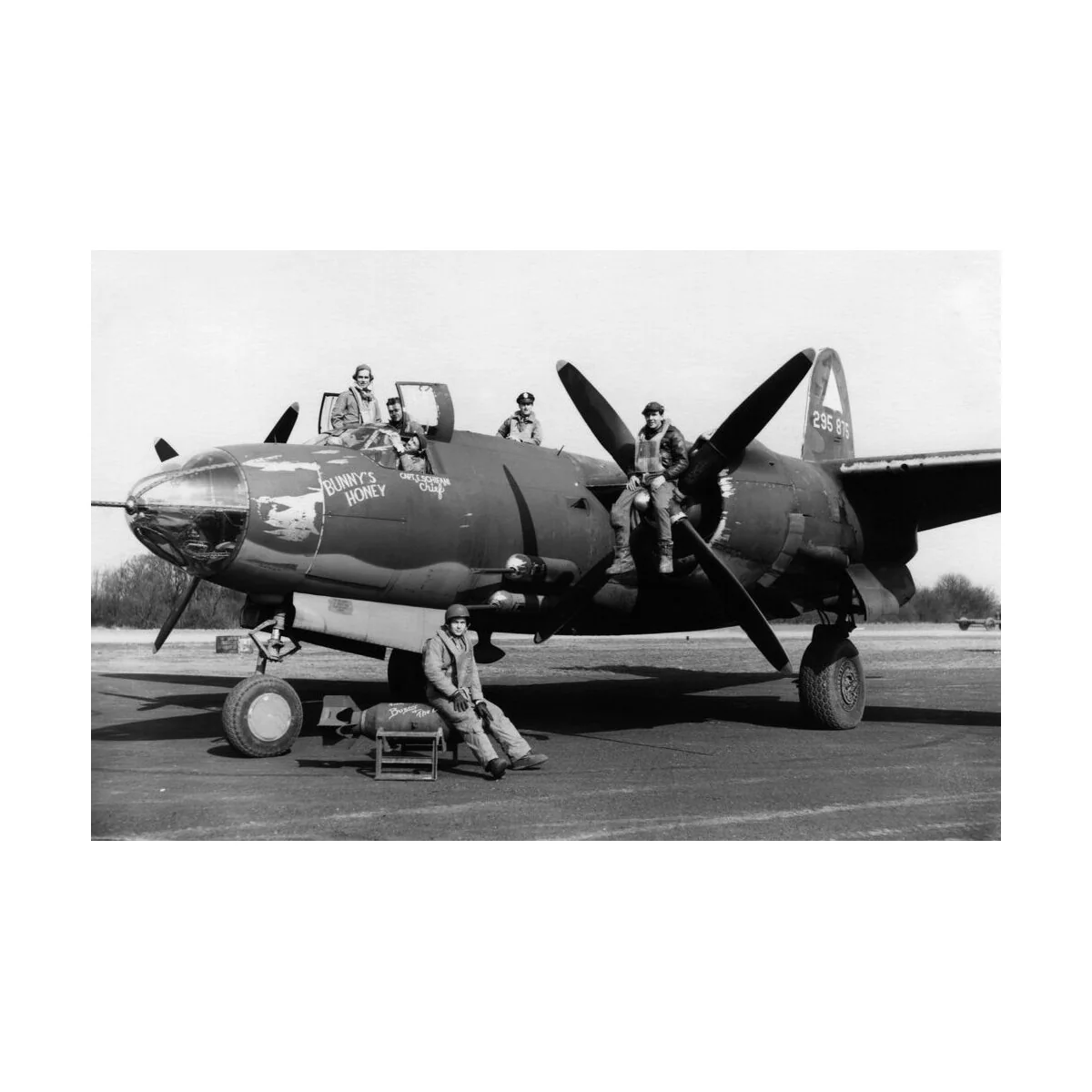 Airfield of the American bomber group, 1/48 - ICM 48327