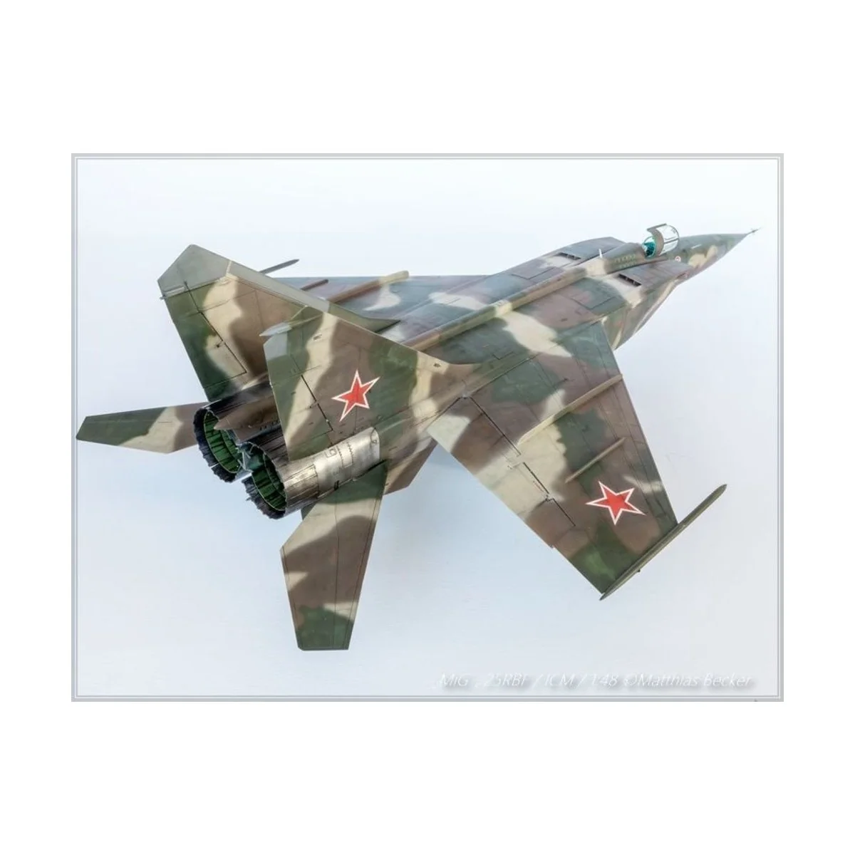 MiG-25 RBF, Soviet Reconnaissance Plane - ICM 48904