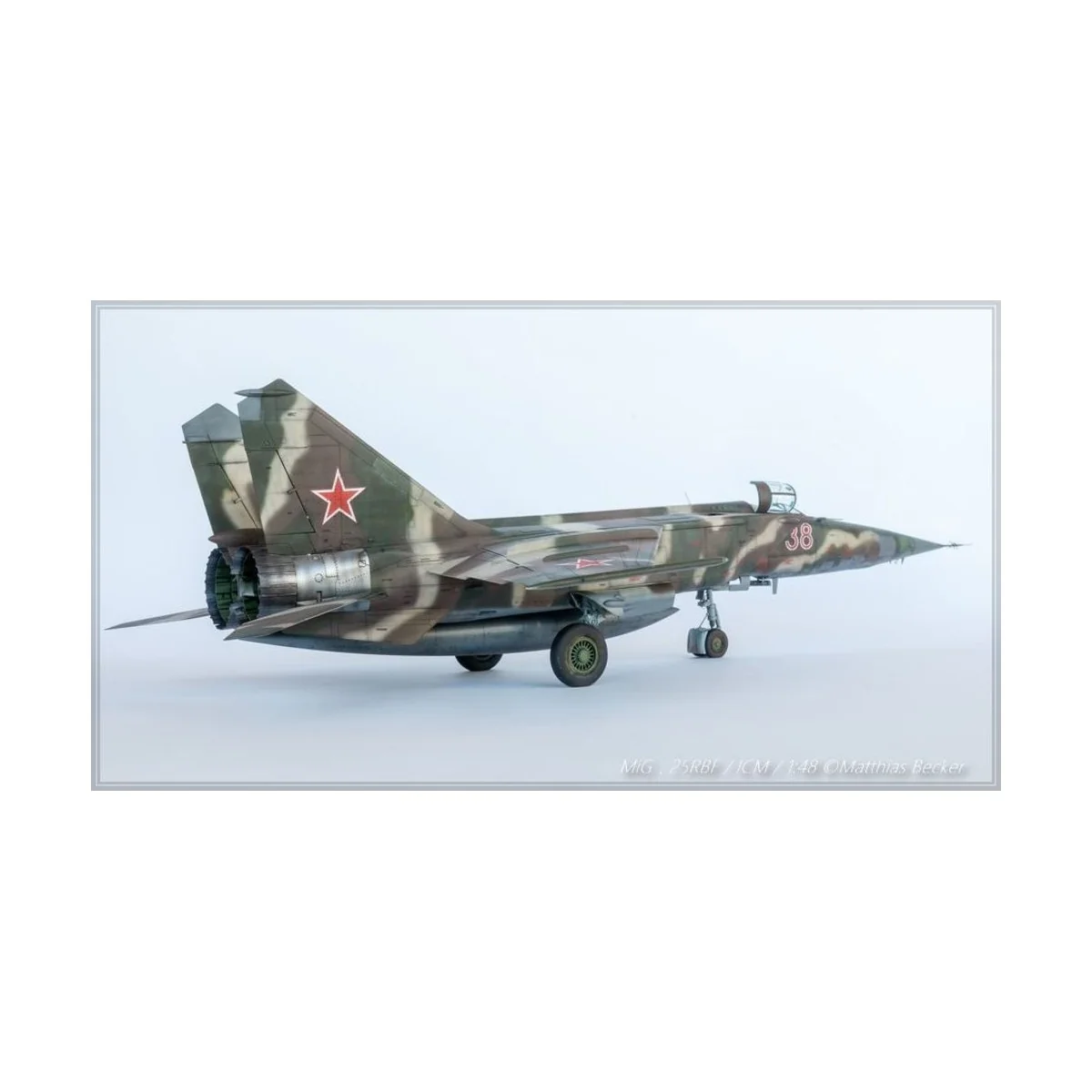 MiG-25 RBF, Soviet Reconnaissance Plane - ICM 48904