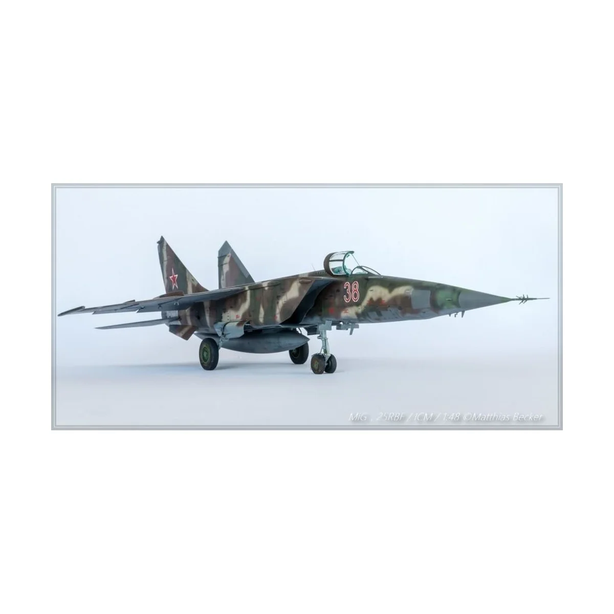 MiG-25 RBF, Soviet Reconnaissance Plane - ICM 48904