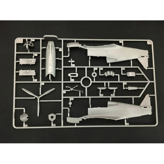 Curtiss P-40C (Hawk 81-A2) Fighter -AVG Flying Tigers, 1/48 - Bronc...