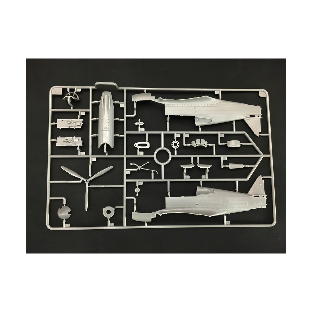 Curtiss P-40C (Hawk 81-A2) Fighter -AVG Flying Tigers - Bronco Mode...