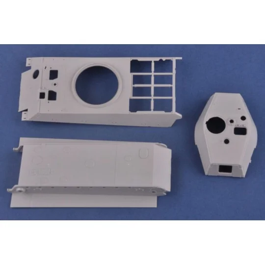 Pz.Kpfw.VI Sd.Kfz.181 Tiger II(Henschel - Hobby Boss 84533