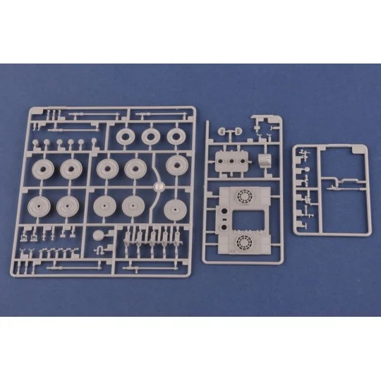 Pz.Kpfw.VI Sd.Kfz.181 Tiger II(Henschel - Hobby Boss 84533