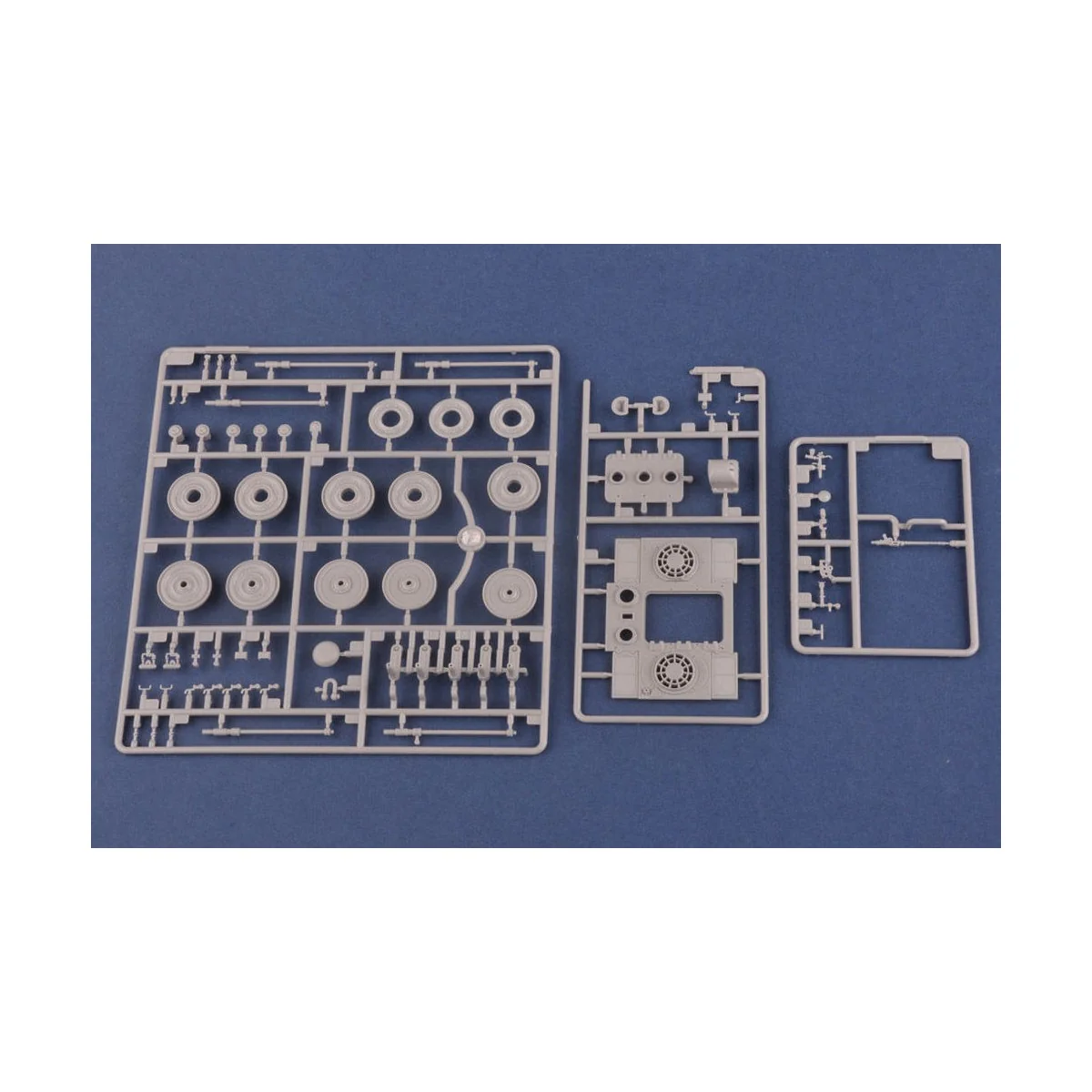 Pz.Kpfw.VI Sd.Kfz.181 Tiger II(Henschel - Hobby Boss 84533